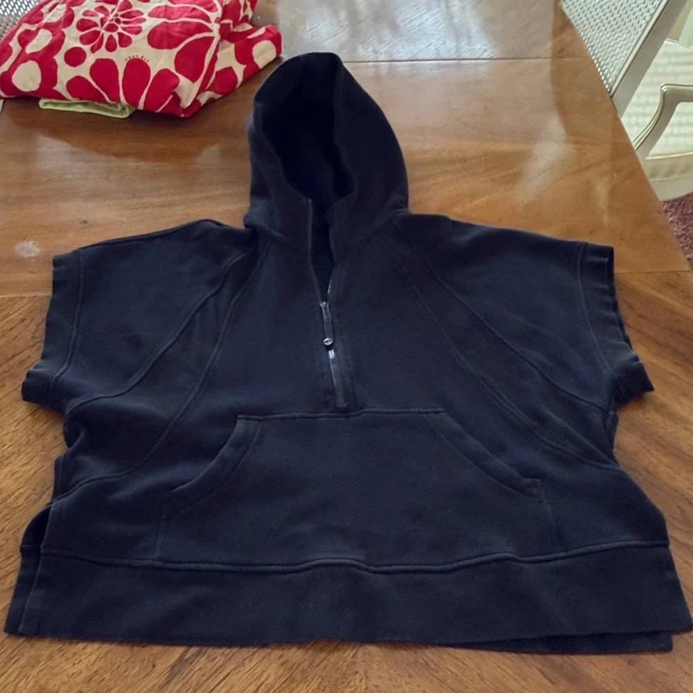 Lululemon Scuba Short Sleeve - Picture 2 of 8